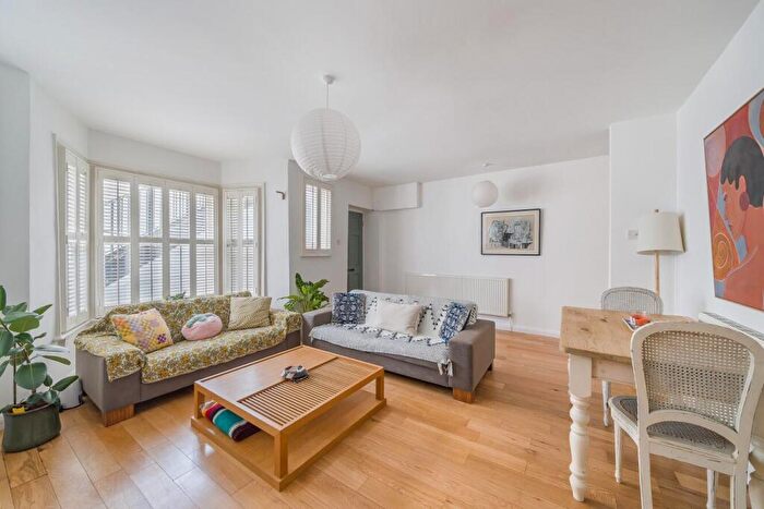 2 Bedroom Flat For Sale In Northwood Road, Highgate, N6