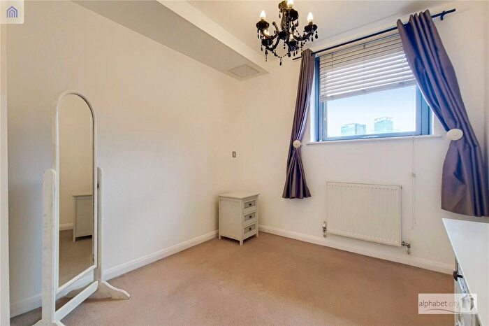 1 Bedroom Flat To Rent In Explorers Court, Newport Avenue, London, E14