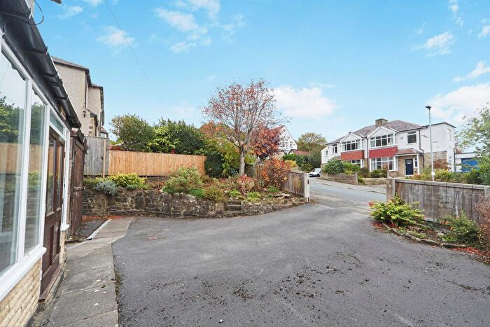 3 Bedroom Semi-Detached House For Sale In Ghyll Wood Drive, Bingley, BD16