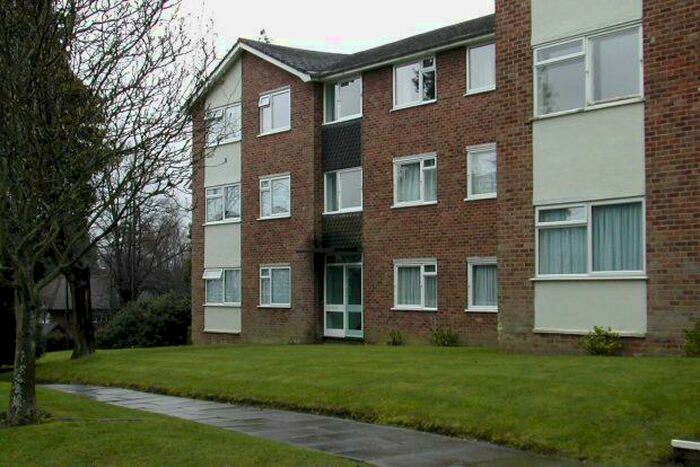 2 Bedroom Apartment To Rent In Sharrow Close, Haywards Heath, RH16