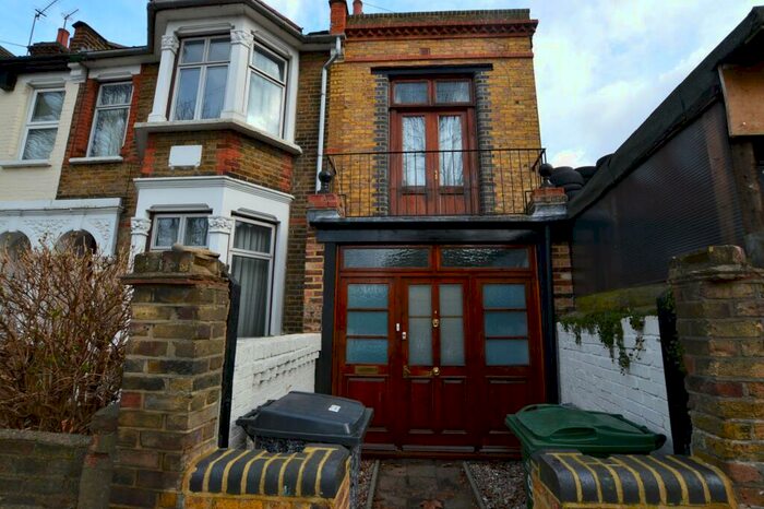 2 Bedroom Detached House To Rent In Beulah Road, E17