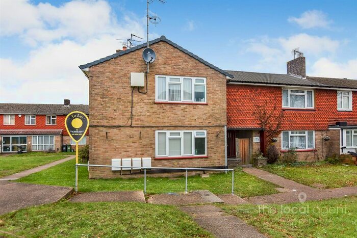 2 Bedroom Flat To Rent In Long Walk, Epsom, KT18