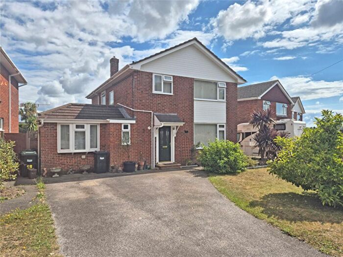 5 Bedroom Detached House For Sale In Warwick Avenue, New Milton, Hampshire, BH25