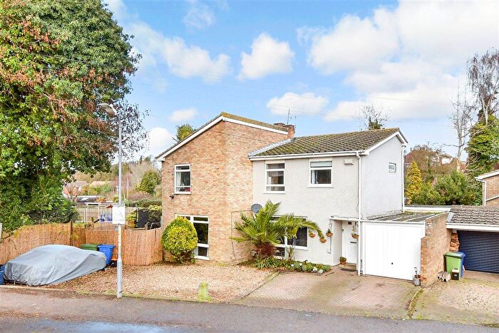 5 Bedroom Detached House For Sale In Lower Road, Faversham, Kent, ME13