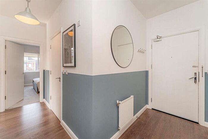 2 Bedroom Flat For Sale In Lanark Court, Dairy Close, Enfield, EN3