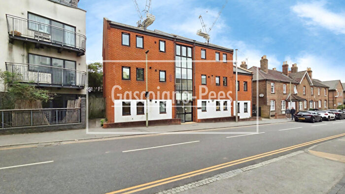 1 Bedroom Apartment To Rent In Walnut Tree Close, GU1