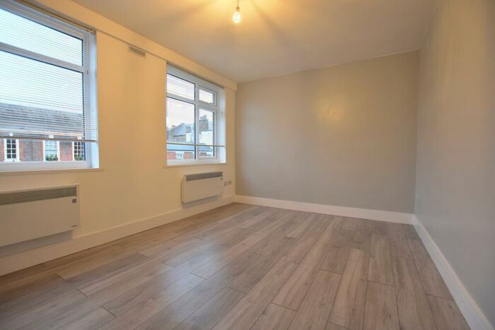 2 Bedroom Flat To Rent In Passey Place, Eltham, SE9