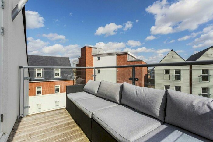 1 Bedroom Apartment To Rent In John Rennie Road, PO19