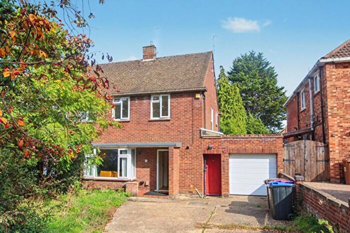 3 Bedroom Semi Detached House For Sale In Bowershott, Letchworth Garden City, SG6