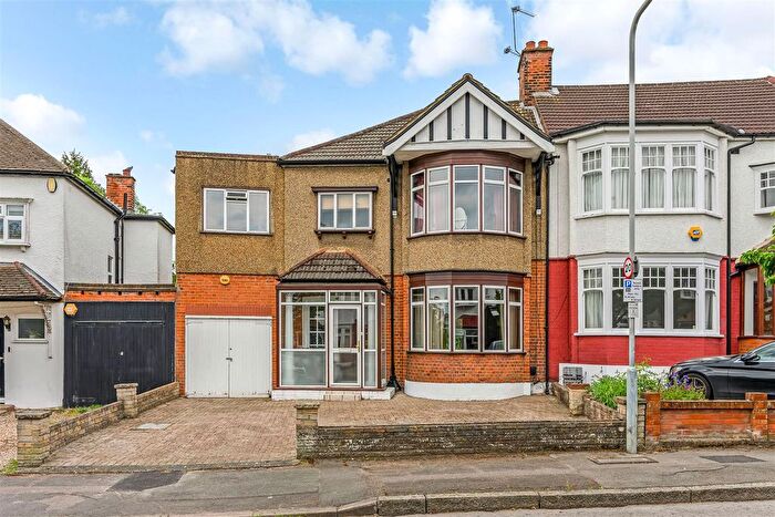 5 Bedroom Semi-Detached House To Rent In Langley Crescent Drive, Wanstead, E11