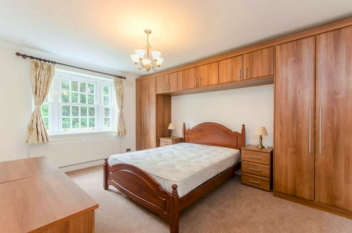 2 Bedroom Flat To Rent In Wimbledon Park Side, Wimbledon Common, London, SW19