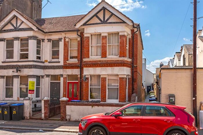 1 Bedroom Flat For Sale In Western Place, Worthing, BN11