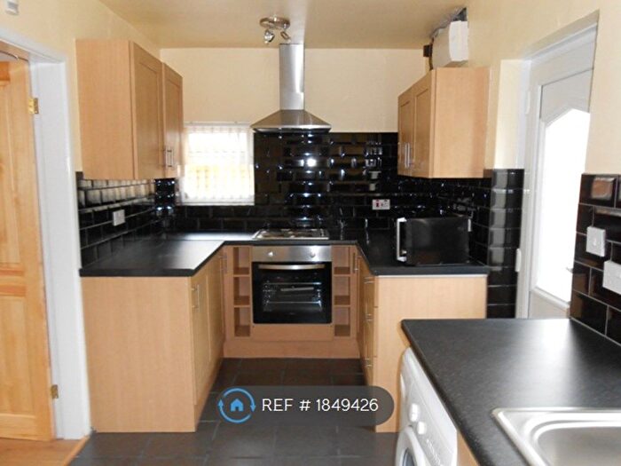 3 Bedroom Semi-Detached House To Rent In Hampton Rd, Doncaster, DN7