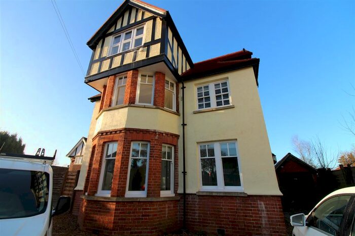 1 Bedroom Flat To Rent In Woodcote Road, Caversham, Reading, RG4
