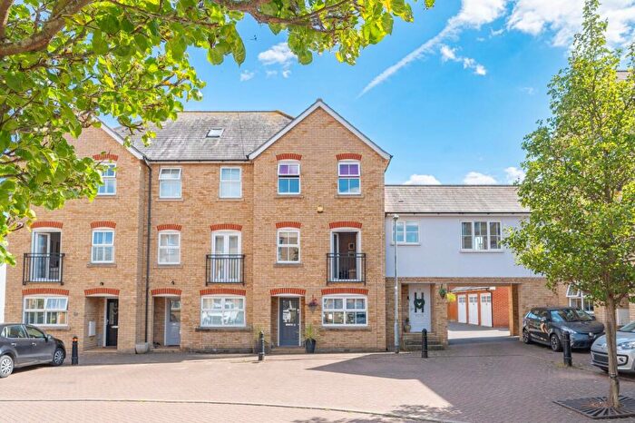 3 Bedroom End Of Terrace House For Sale In Durand Lane, Flitch Green, Dunmow, CM6