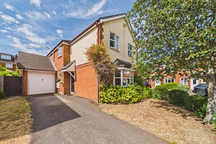 3 Bedroom Detached House For Sale In Munday Court, Binfield, Bracknell, Berkshire, RG42