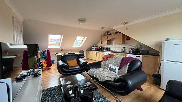 3 Bedroom Flat To Rent In Seymour Road, London, N8