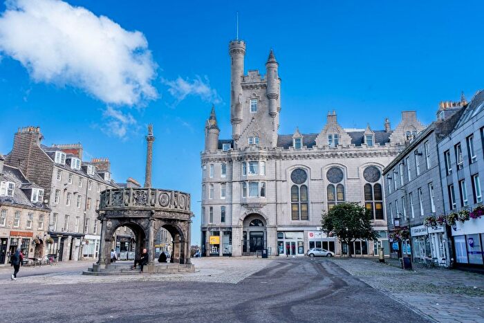 2 Bedroom Flat To Rent In Castle Street, City Centre, Aberdeen, AB11