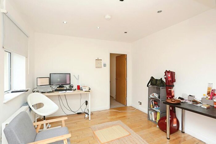 1 Bedroom Flat For Sale In Palace Grove, Bromley, Kent, BR1
