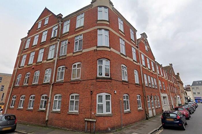 2 Bedroom Flat To Rent In Pickford Street, Aldershot, GU11