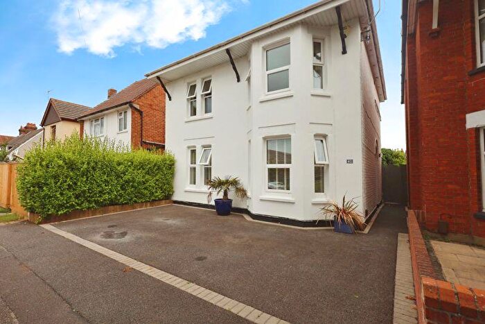 4 Bedroom Detached House For Sale In Coronation Avenue, Bournemouth, BH9