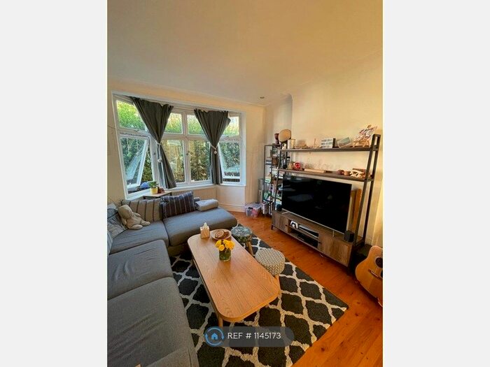 3 Bedroom Semi-Detached House To Rent In Faraday Road, London, W3