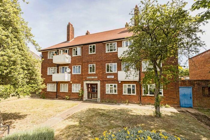 2 Bedroom Flat To Rent In Rosemont Road, London, W3