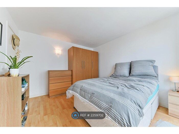 2 Bedroom Flat To Rent In Arizona Building, London, SE13