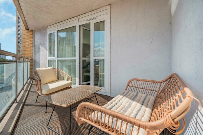 2 Bedroom Flat To Rent In Westferry Circus, Docklands, E14