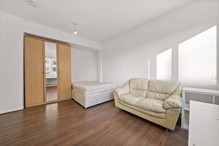 3 Bedroom Apartment To Rent In Walk House, E1