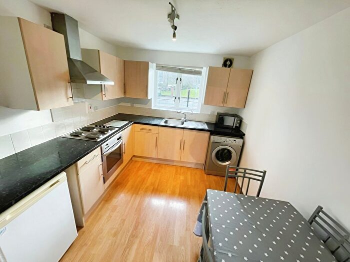 2 Bedroom Flat To Rent In Calico Close, Trinity Riverside, Salford, M3