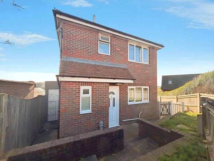 3 Bedroom Detached House To Rent In Kenilworth Close, Brighton, East Sussex, BN2