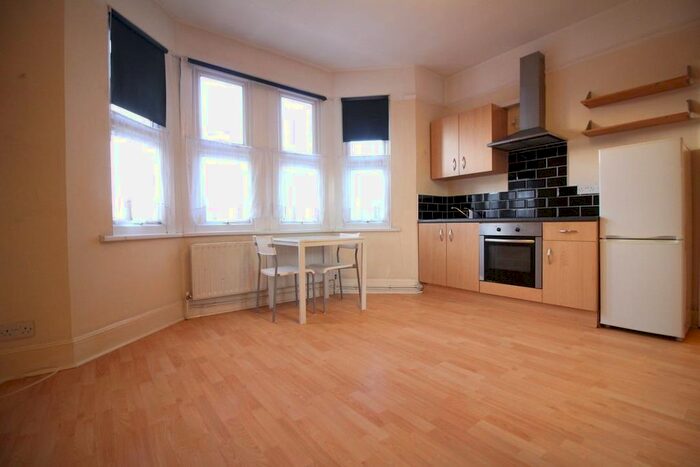 Studio To Rent In Hanworth Road, Hounslow, TW4