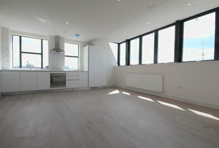 1 Bedroom Flat To Rent In Cambridge House, Mayes Road, Haringay, N22