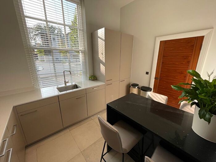 2 Bedroom Flat To Rent In Dee Hills Park, Chester, Cheshire, CH3