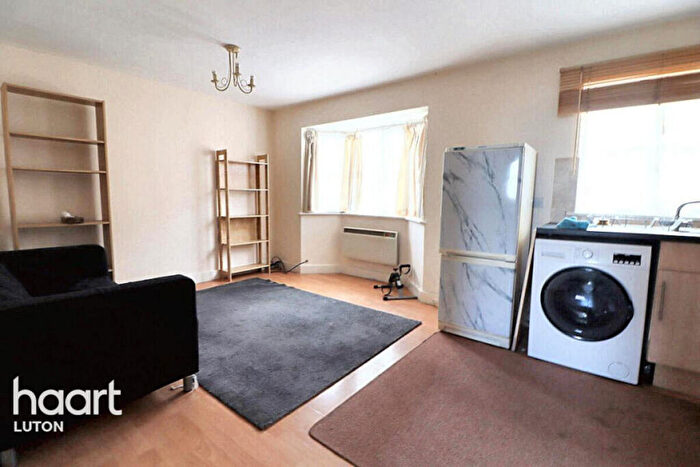 1 Bedroom Flat To Rent In Downs Road, Luton, LU1