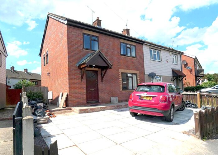 3 Bedroom Semi-Detached House To Rent In Walnut Tree Crescent, Forest Town, NG19