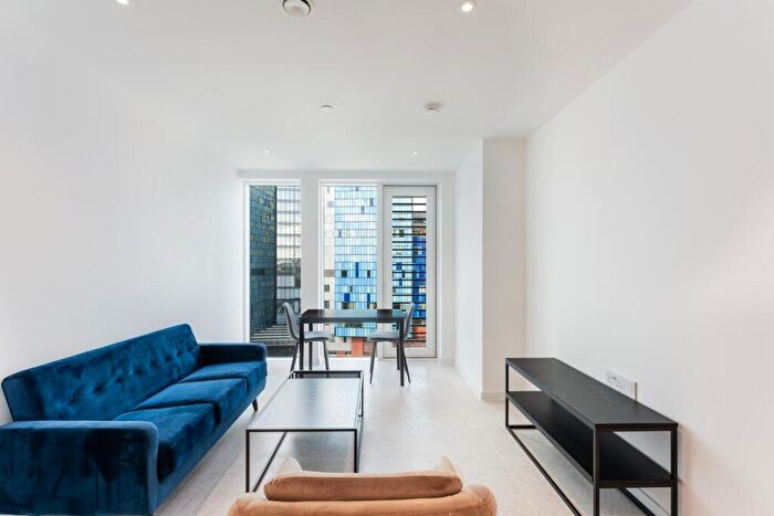 Apartment To Rent In Bouchon Point, The Silk District, E1