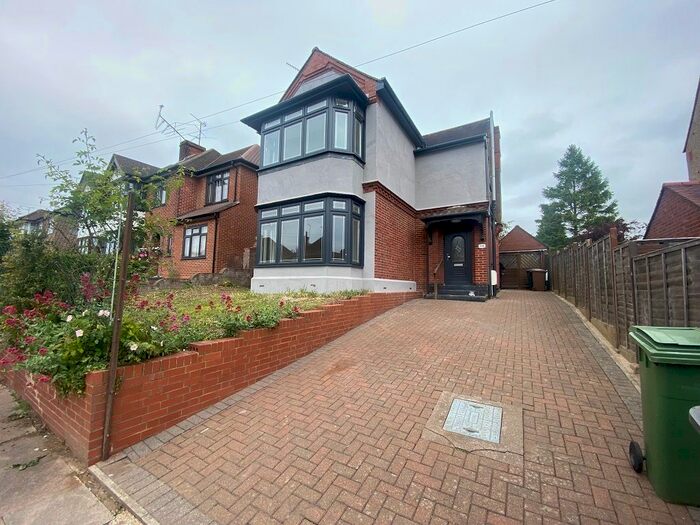 3 Bedroom Detached House To Rent In Montrose Avenue, Luton, LU3
