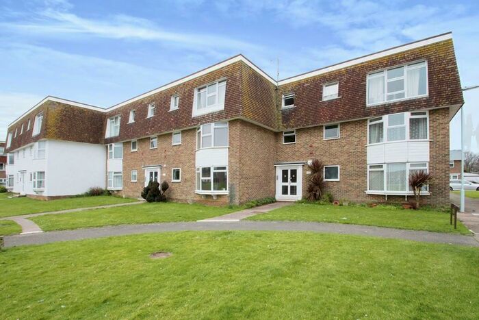 2 Bedroom Ground Flat To Rent In Westlake Gardens, Worthing, BN13