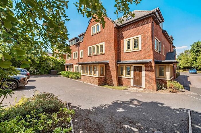 2 Bedroom Flat For Sale In Ascot, Berkshire, SL5
