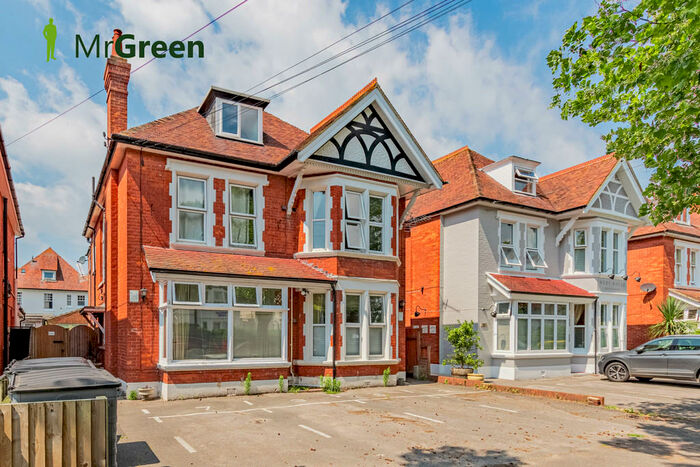 2 Bedroom Apartment To Rent In Grand Avenue, Bournemouth, BH6