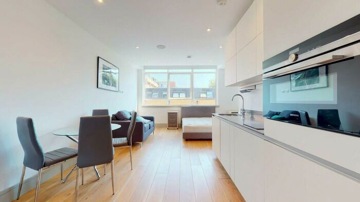 Studio To Rent In Lawrence Road, N15