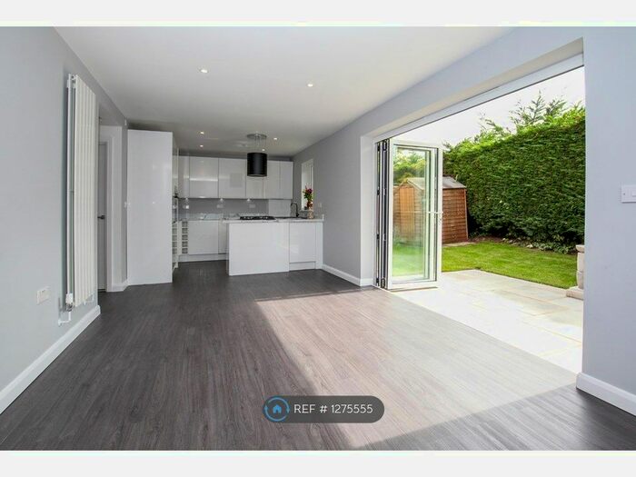 3 Bedroom Terraced House To Rent In Edgewood Green, Croydon CR0