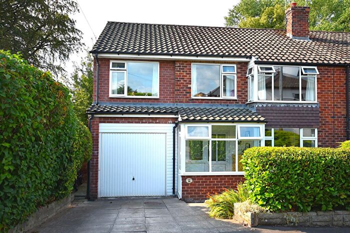 4 Bedroom Semi-Detached House For Sale In Brynton Close, Macclesfield, SK10