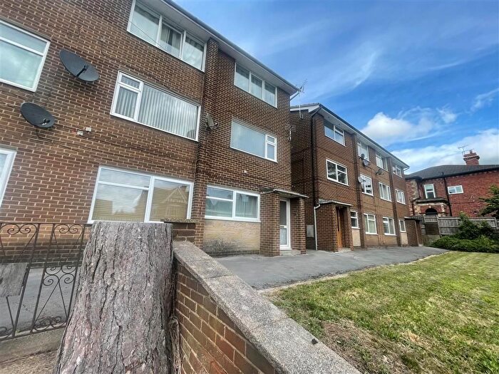 2 Bedroom Flat To Rent In Ashley Court, Burton-On-Trent, DE15