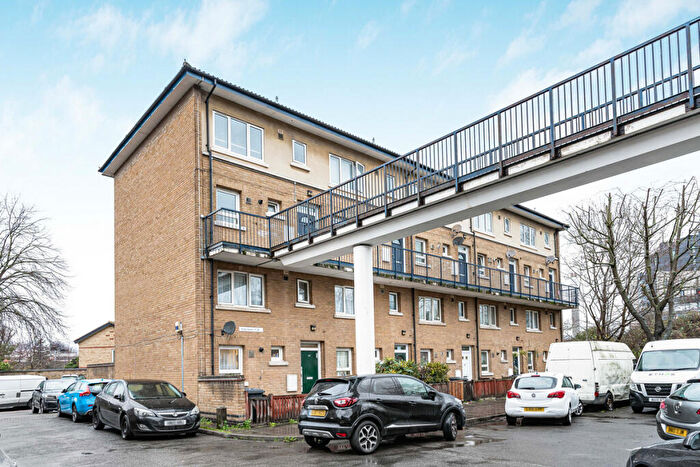 2 Bedroom Flat For Sale In Archer Square, London, SE14