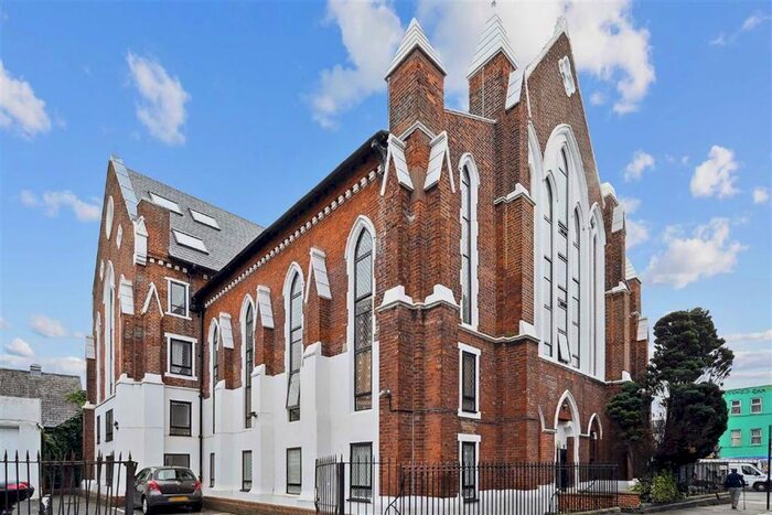 2 Bedroom Flat To Rent In Bethnal Green Road, London, E2