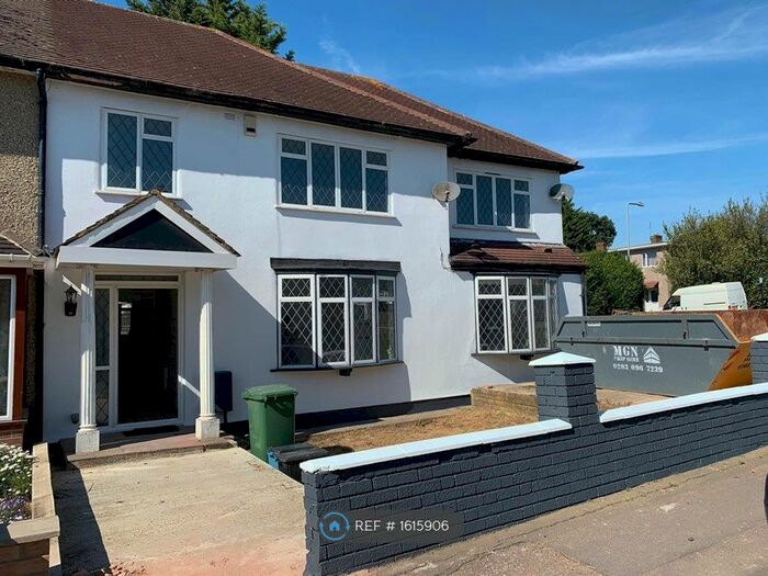 5 Bedroom Semi-Detached House To Rent In Fawn Road, Ilford Essex, IG7