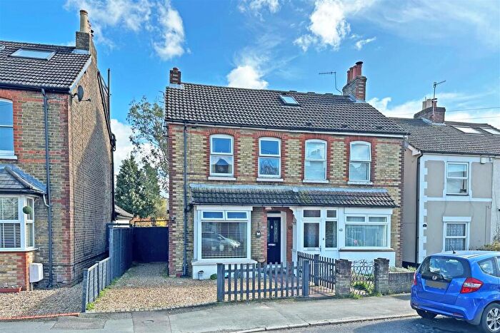 3 Bedroom Semi Detached House For Sale In Albury Road, Merstham, Redhill, RH1